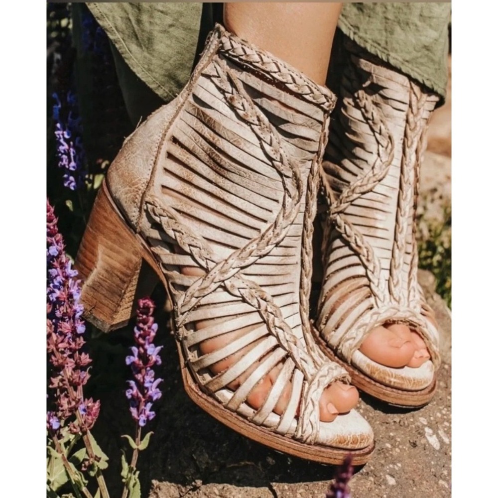 Freebird by Steven Bela Tan Woven Leather Gladiator Block Heel Sandals Size 10